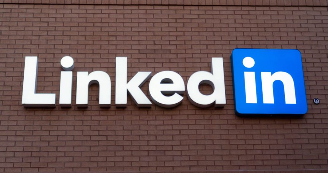 O marketing pessoal no LinkedIn ganha cada vez mais importância para quem deseja promover sua marca pessoal nas redes sociais. Veja neste artigo quais são os principais pontos a serem levados em consideração na hora de criar sua estratégia de personal branding no LinkedIn.
